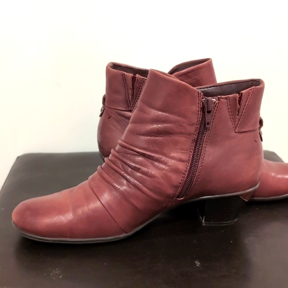 Burgundy leather ankle booties - Picture 3 of 6
